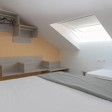 Hz And Bed & Breakfast *