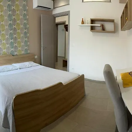 Hz And Bed & Breakfast *